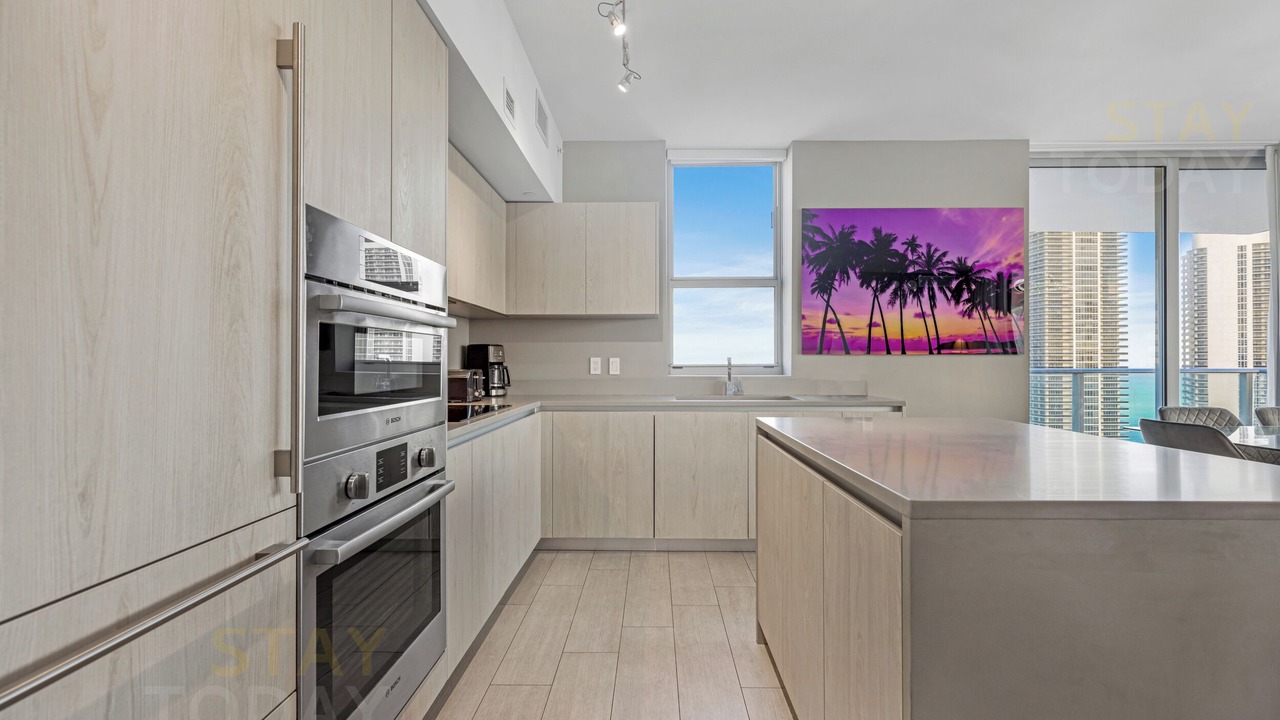 Photo of Kitchen in Hollywood South Central Beach