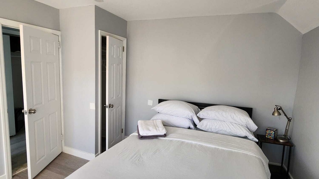 Photo of Bedroom in Teaneck