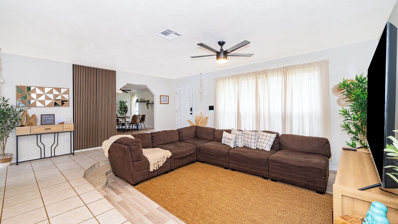 Photo of Livingroom in Candler