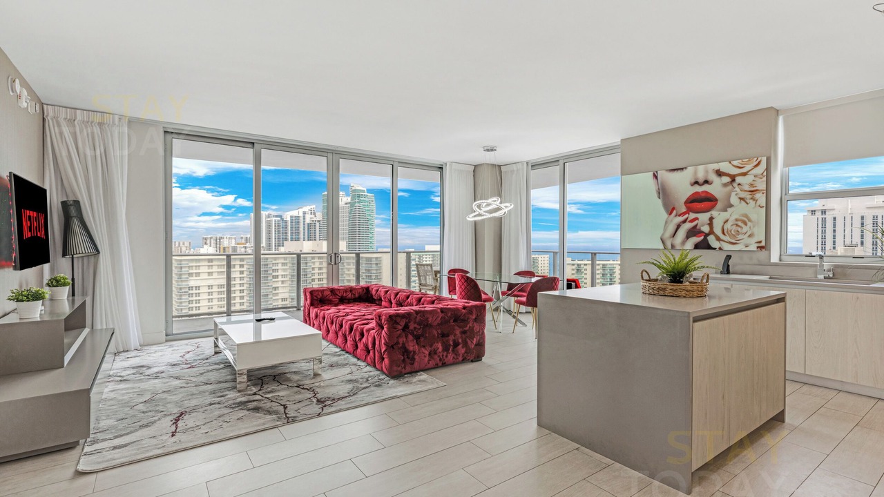 Photo of Livingroom in Hollywood South Central Beach
