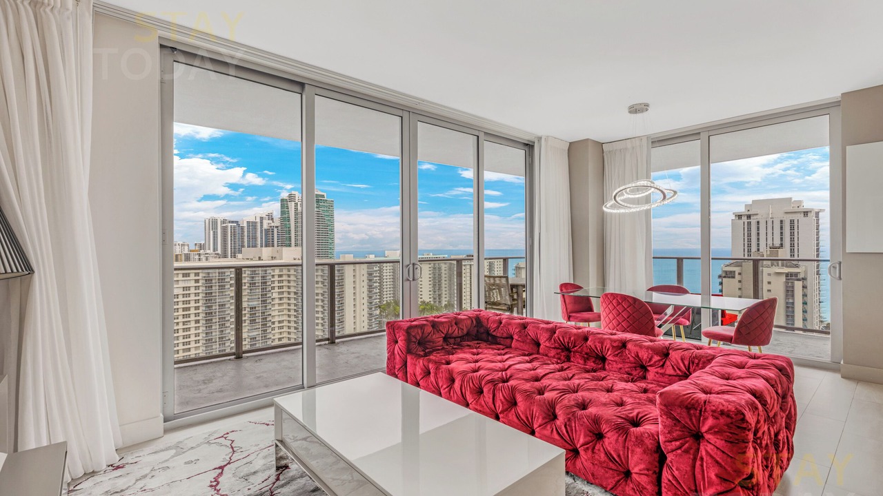 Photo of Livingroom in Hollywood South Central Beach