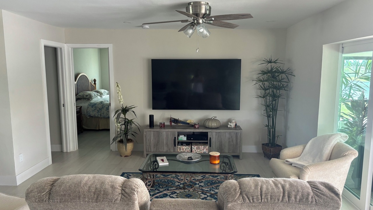 Photo of Livingroom in Iona Shores