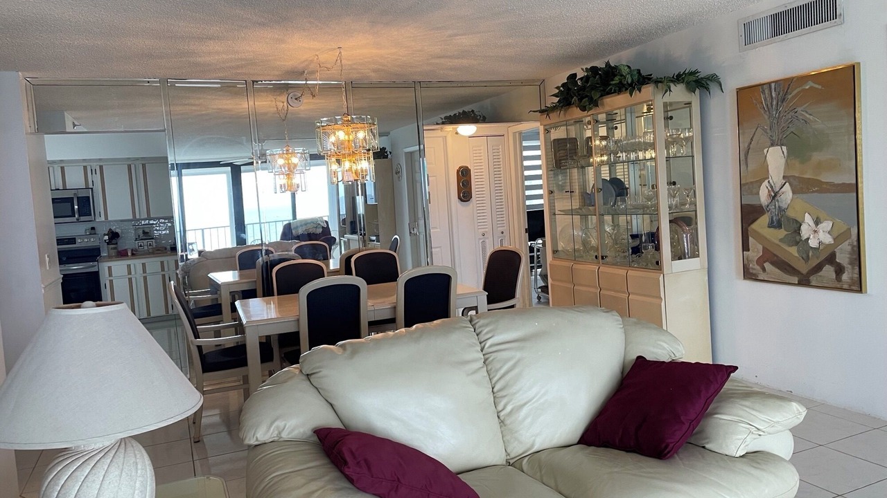 Photo of Livingroom in Hollywood