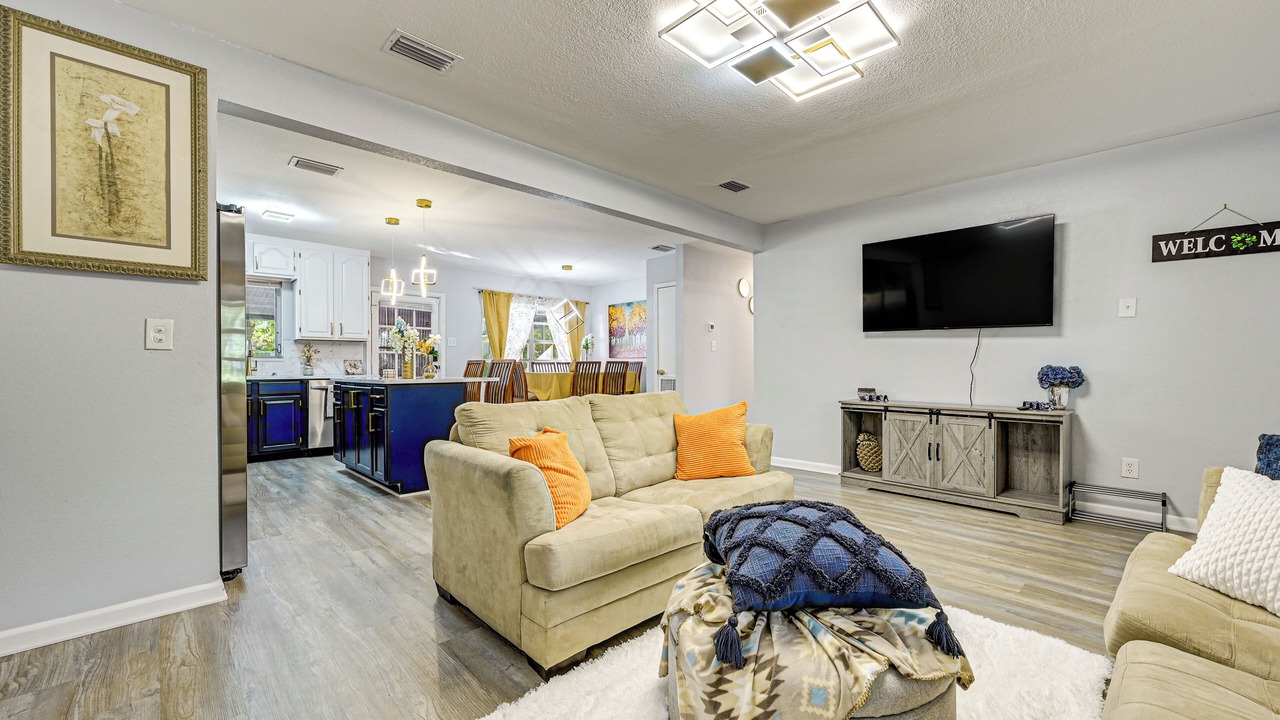 Photo of Livingroom in Bearss Plaza