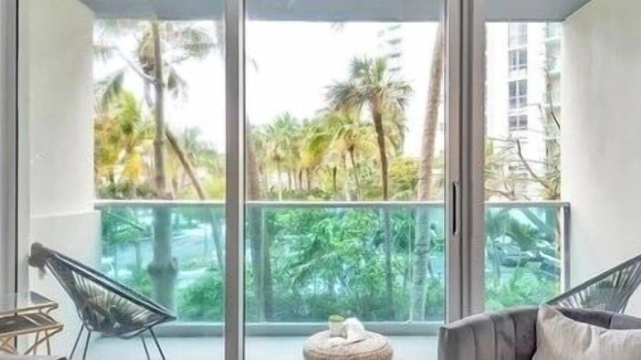 Photo of Livingroom in Hollywood South Central Beach