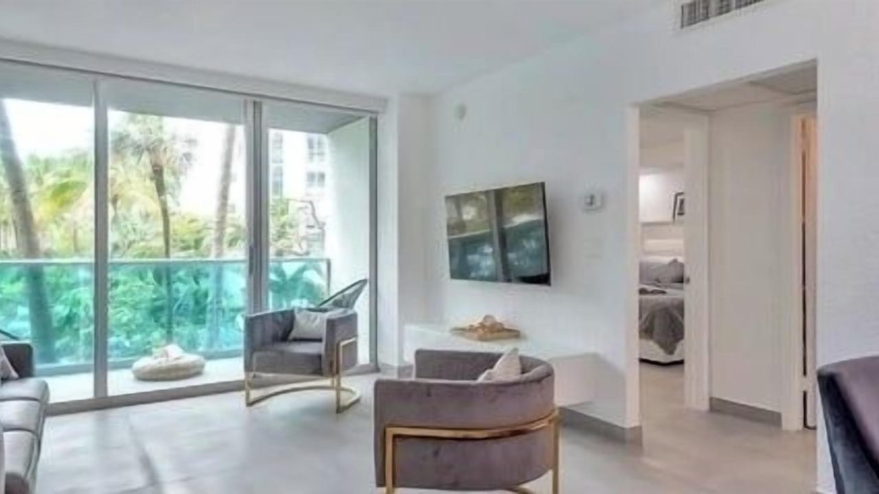 Photo of Livingroom in Hollywood South Central Beach