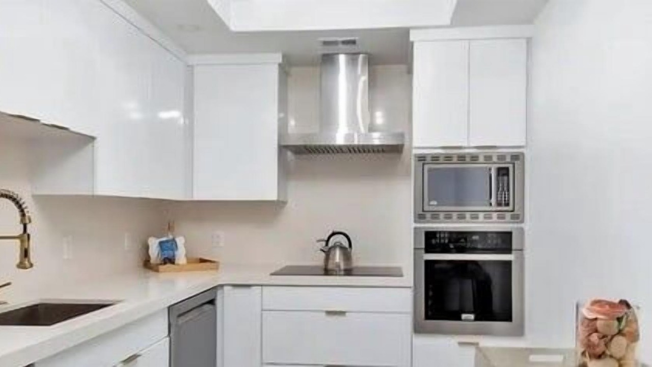 Photo of Kitchen in Hollywood South Central Beach