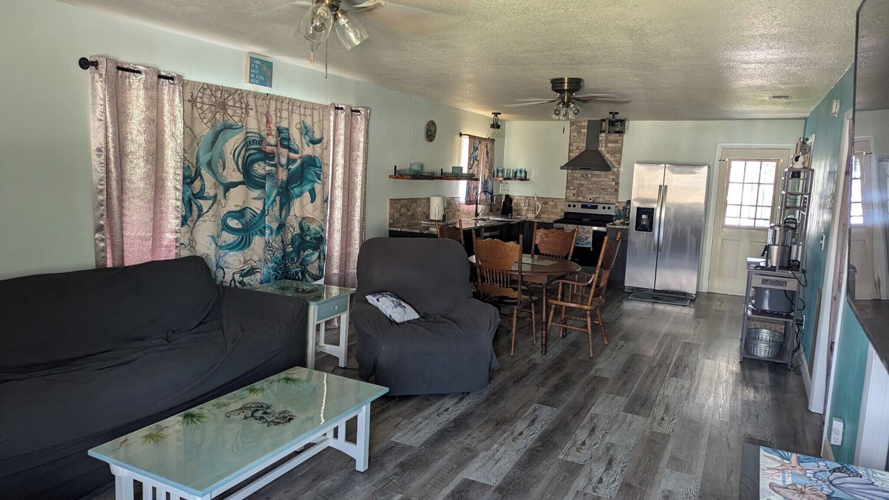 Photo of Livingroom in Weeki Wachee Gardens