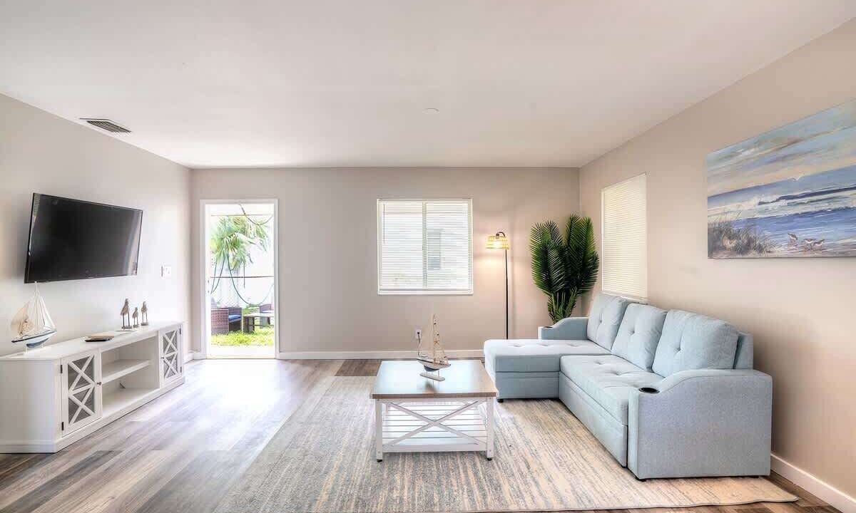 Photo of Livingroom in East Central Boulevard