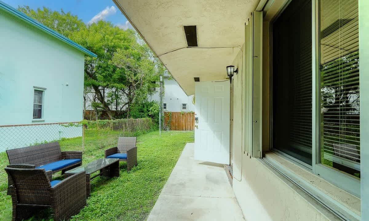 Photo of Patio Balcony in East Central Boulevard