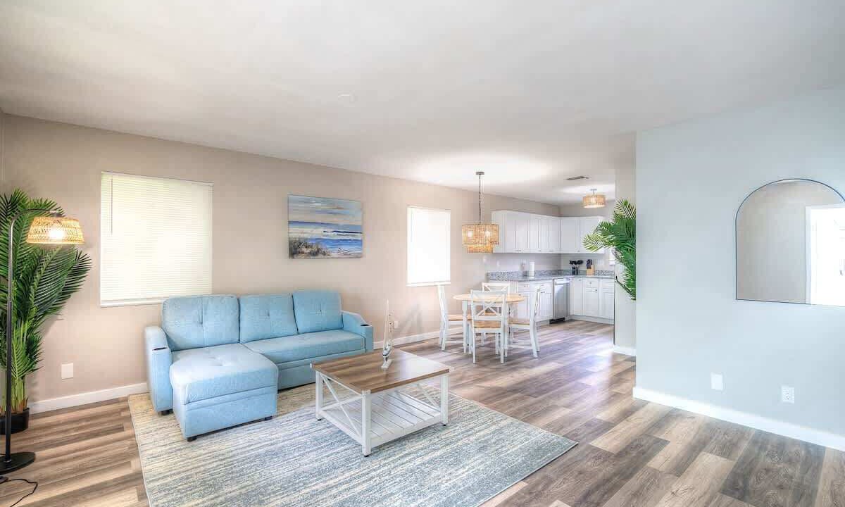 Photo of Livingroom in East Central Boulevard