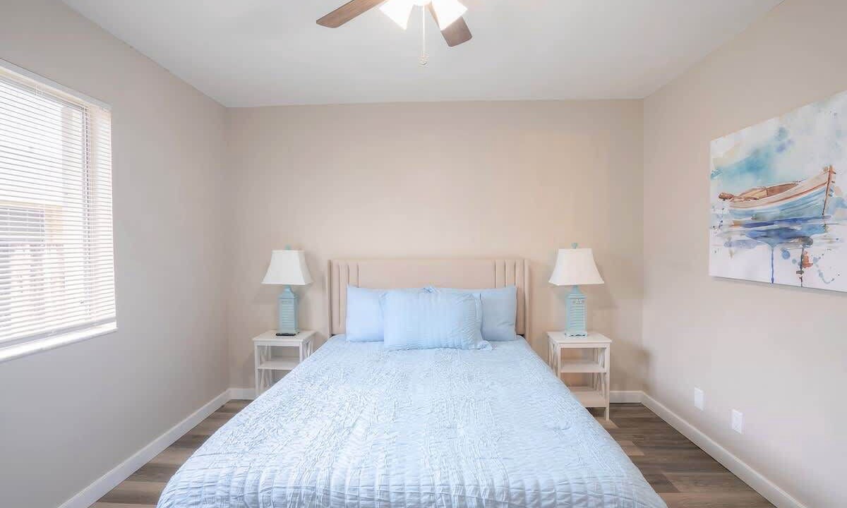 Photo of Bedroom in East Central Boulevard