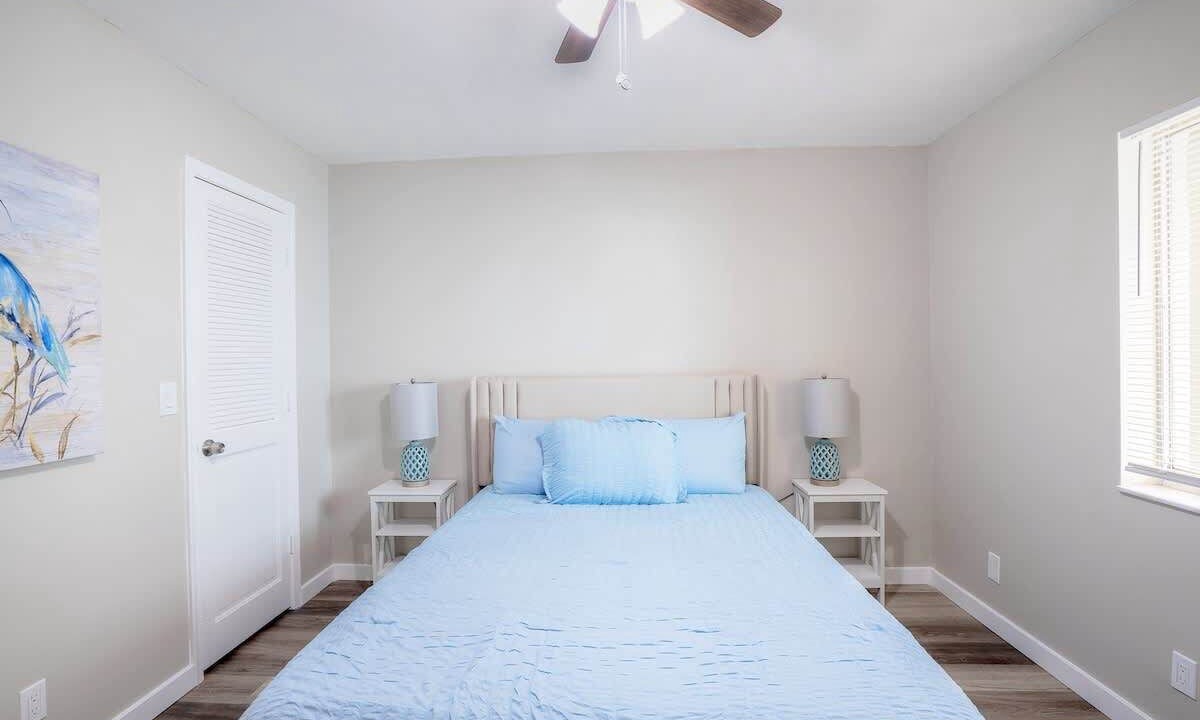Photo of Bedroom in East Central Boulevard