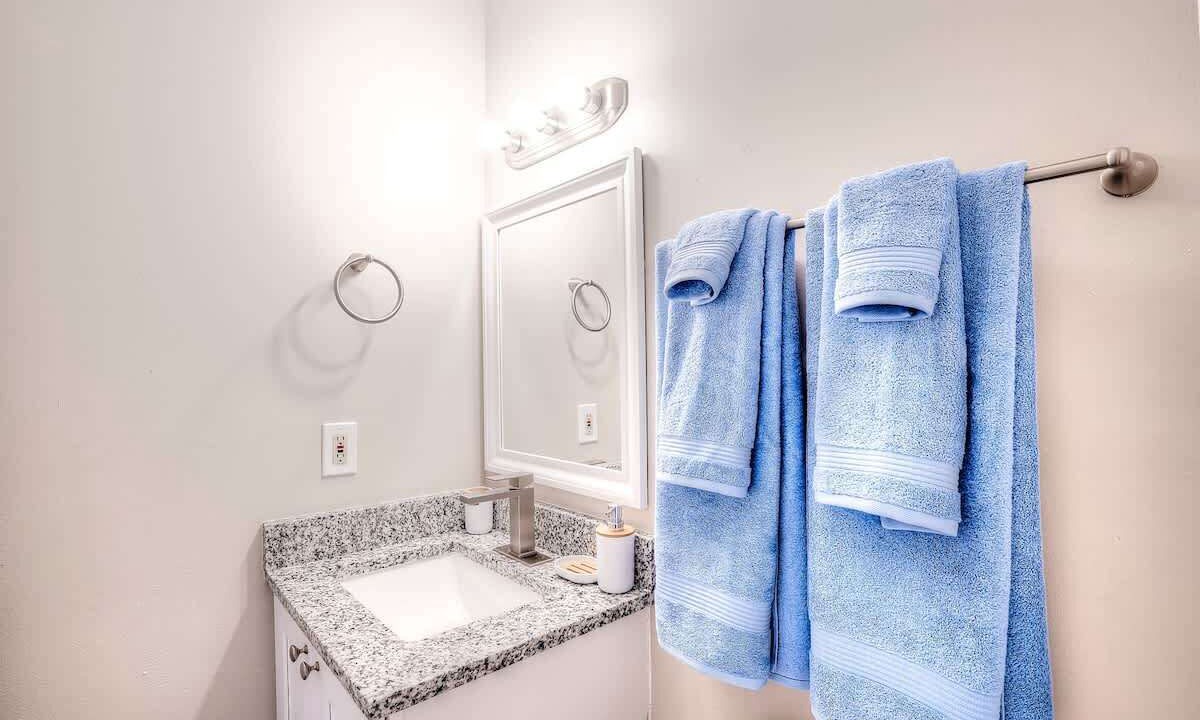 Photo of Bathroom in East Central Boulevard