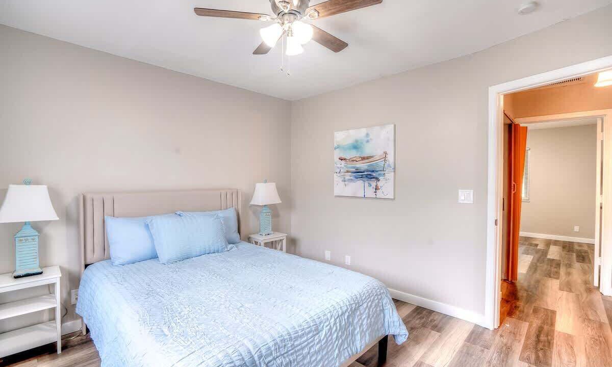 Photo of Bedroom in East Central Boulevard