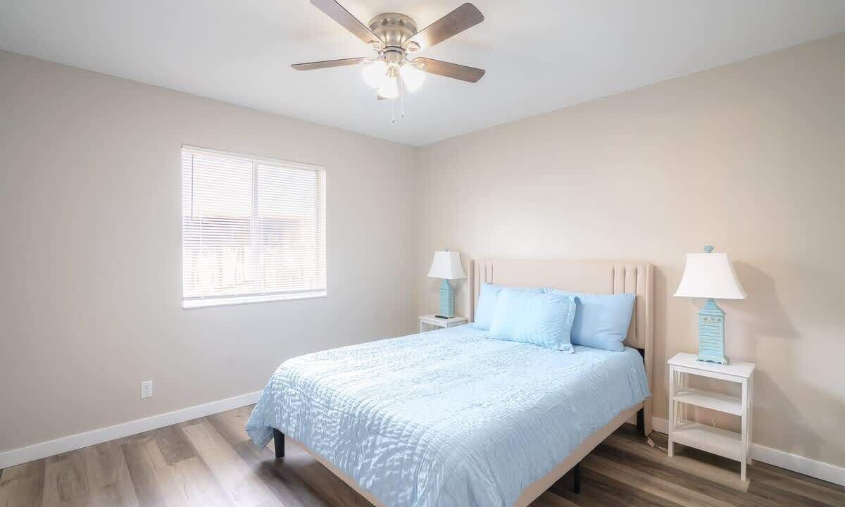 Photo of Bedroom in East Central Boulevard