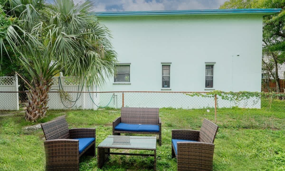 Photo of Patio Balcony in East Central Boulevard