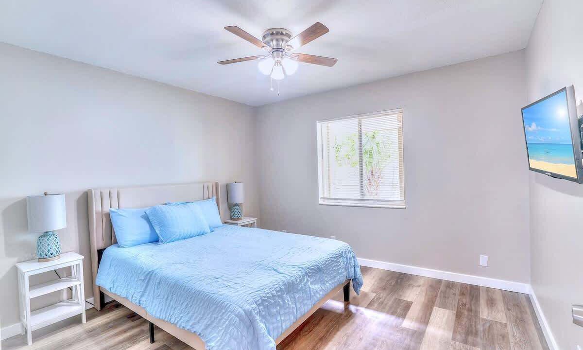 Photo of Bedroom in East Central Boulevard