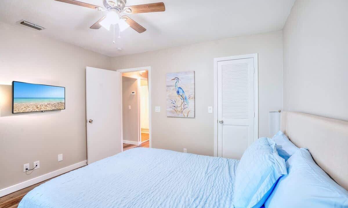 Photo of Bedroom in East Central Boulevard