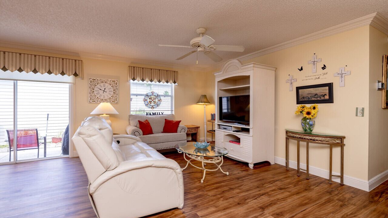 Photo of Livingroom in Calumet Grove