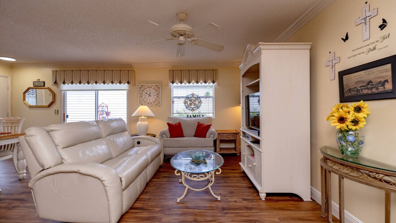 Photo of Livingroom in Calumet Grove