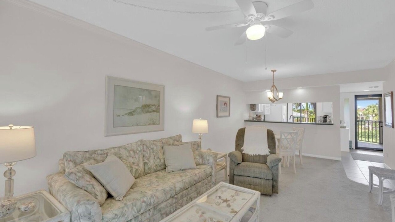 Photo of Livingroom in Mid Island