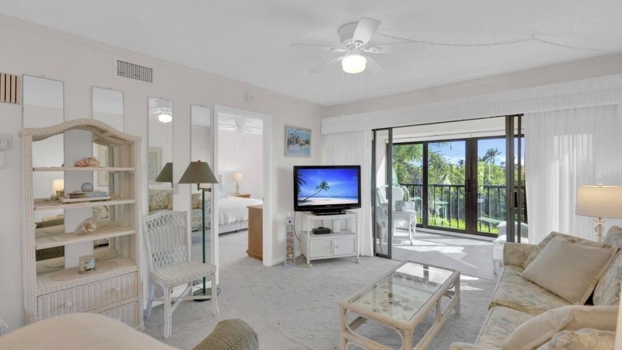 Photo of Livingroom in Mid Island