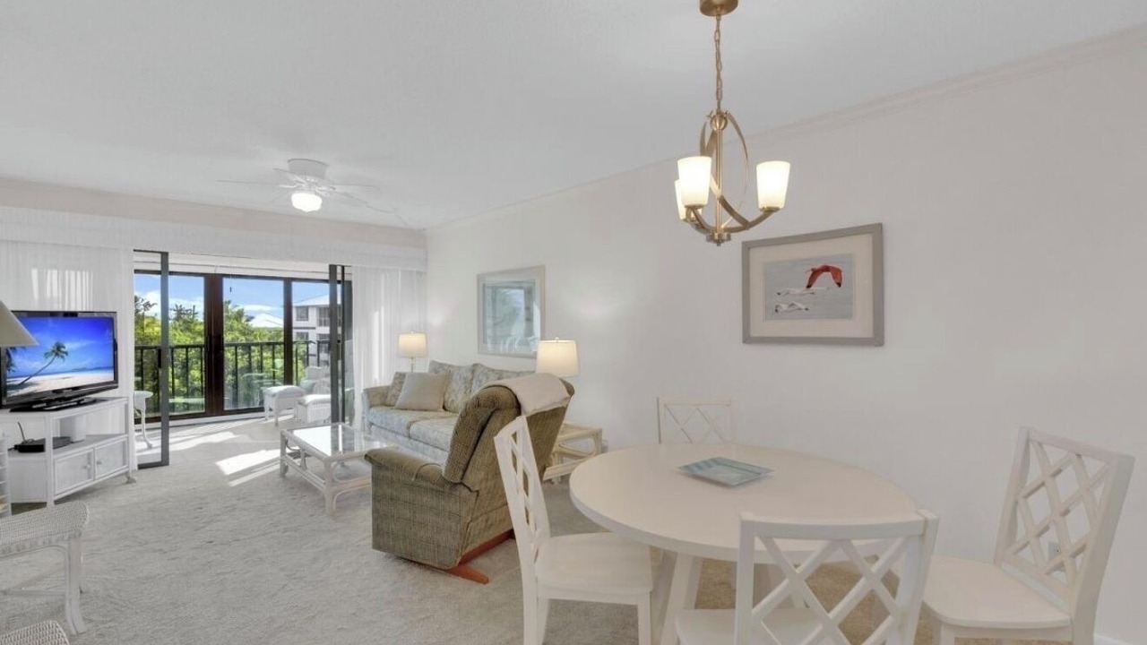 Photo of Livingroom in Mid Island