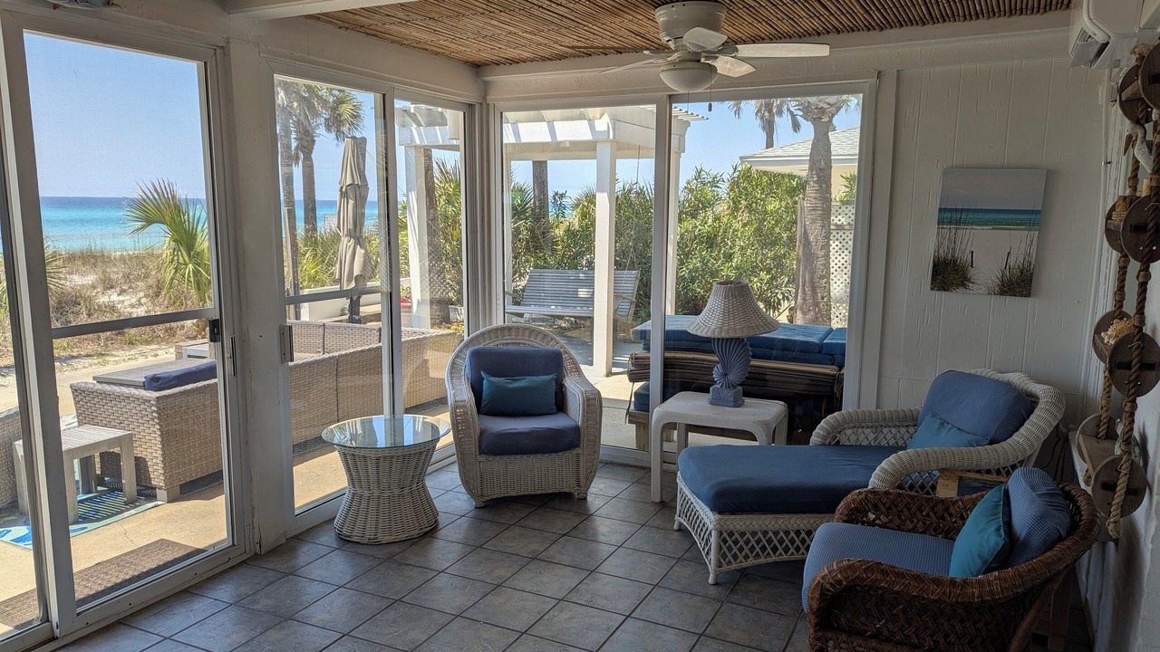 Photo of Livingroom in Bahama Beach
