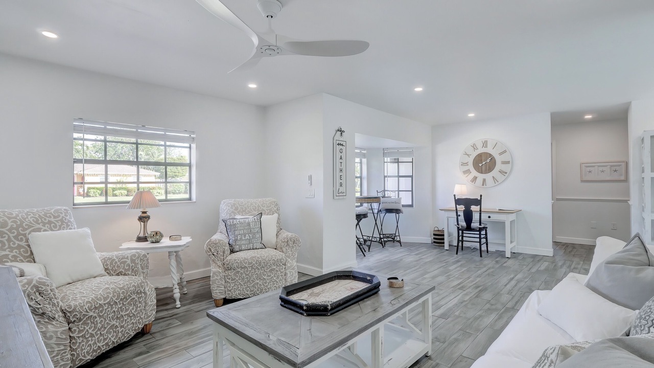 Photo of Livingroom in Central Naples
