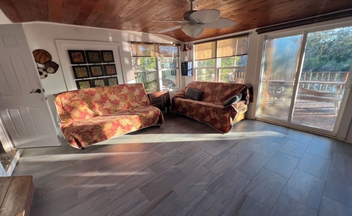 Photo of Livingroom in Town 'n' Country