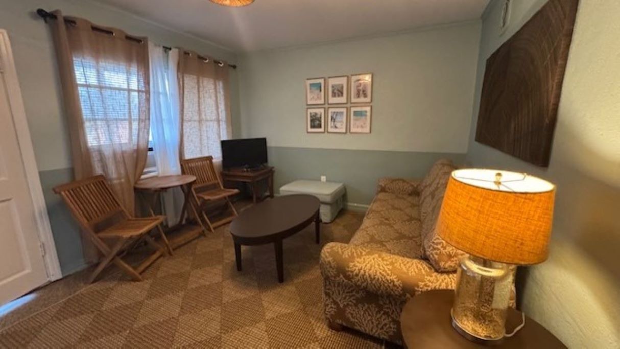 Photo of Livingroom in Biltmore Beach