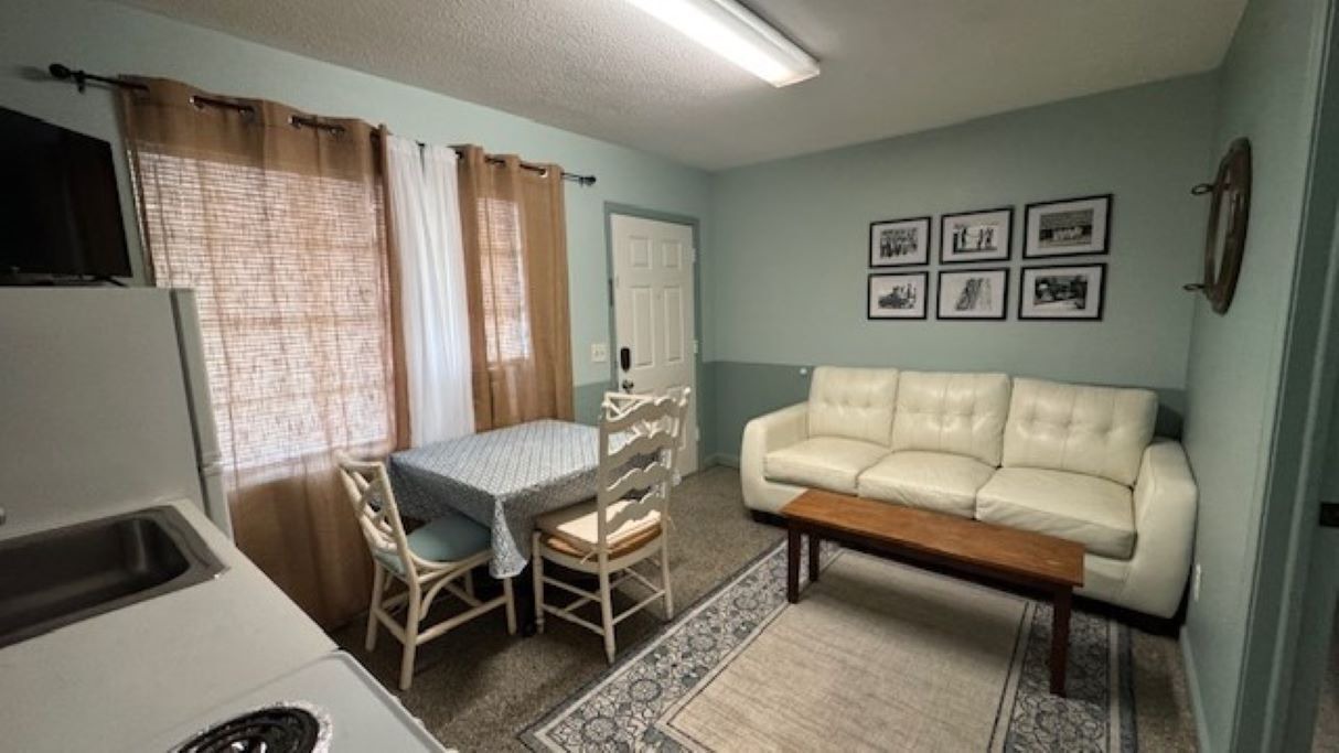 Photo of Livingroom in Biltmore Beach