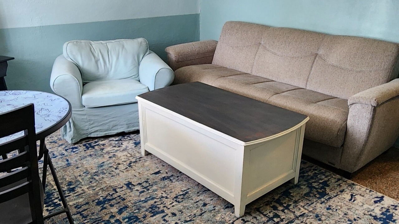 Photo of Livingroom in Biltmore Beach