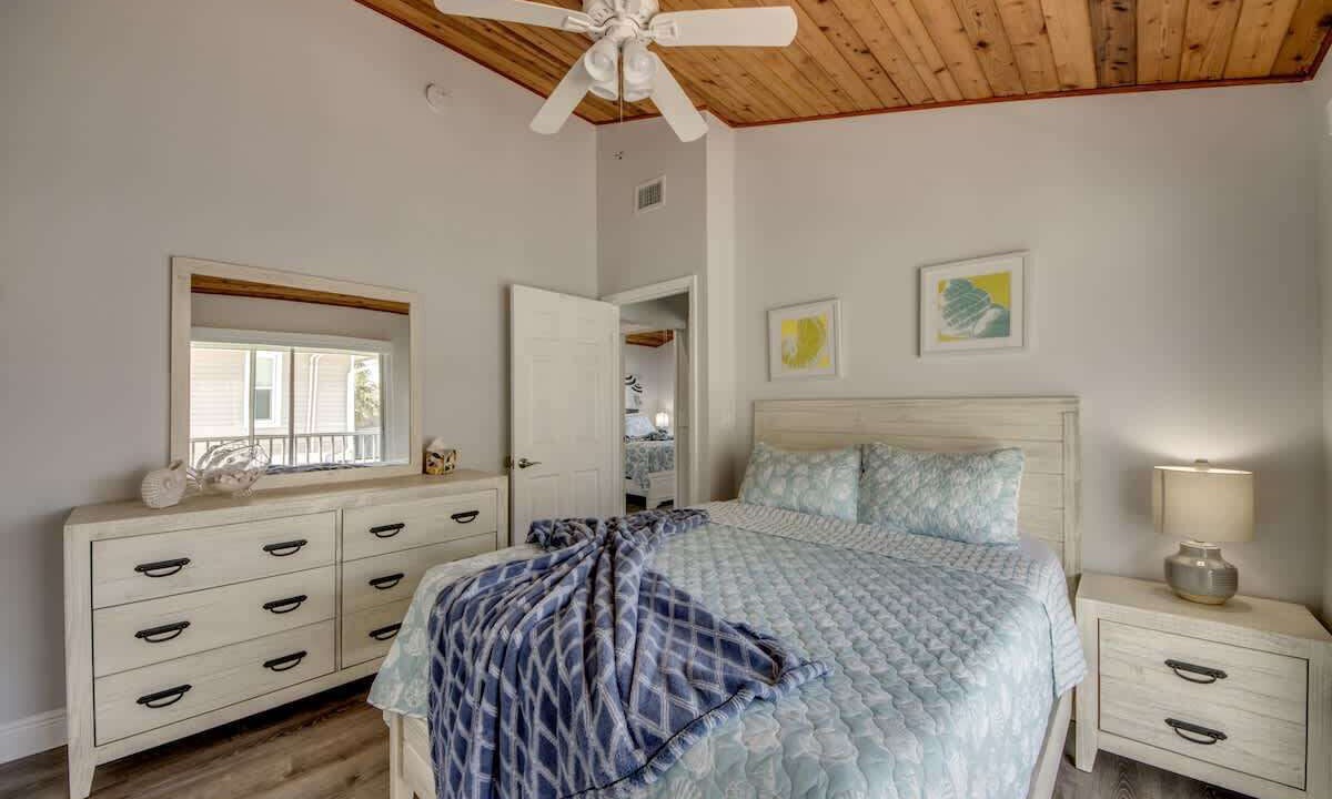 Photo of Bedroom in Mid Island