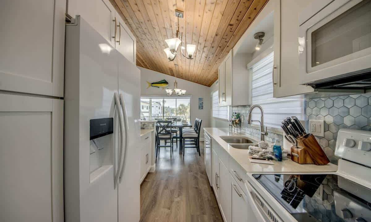 Photo of Kitchen in Mid Island