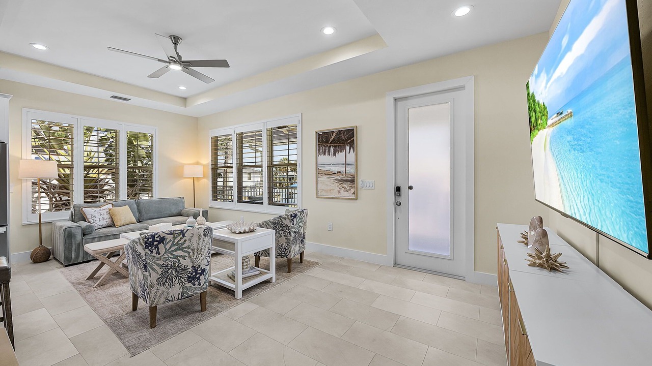 Photo of Livingroom in Mid Island