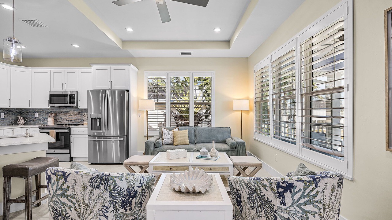 Photo of Livingroom in Mid Island