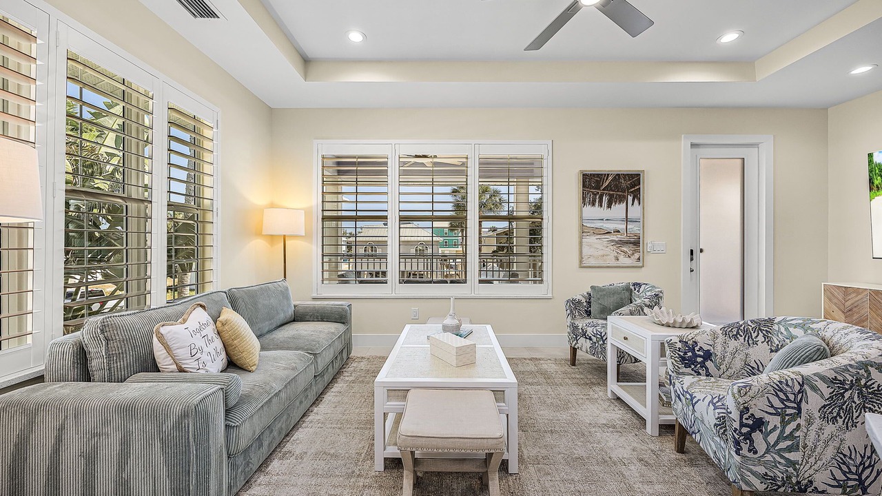 Photo of Livingroom in Mid Island