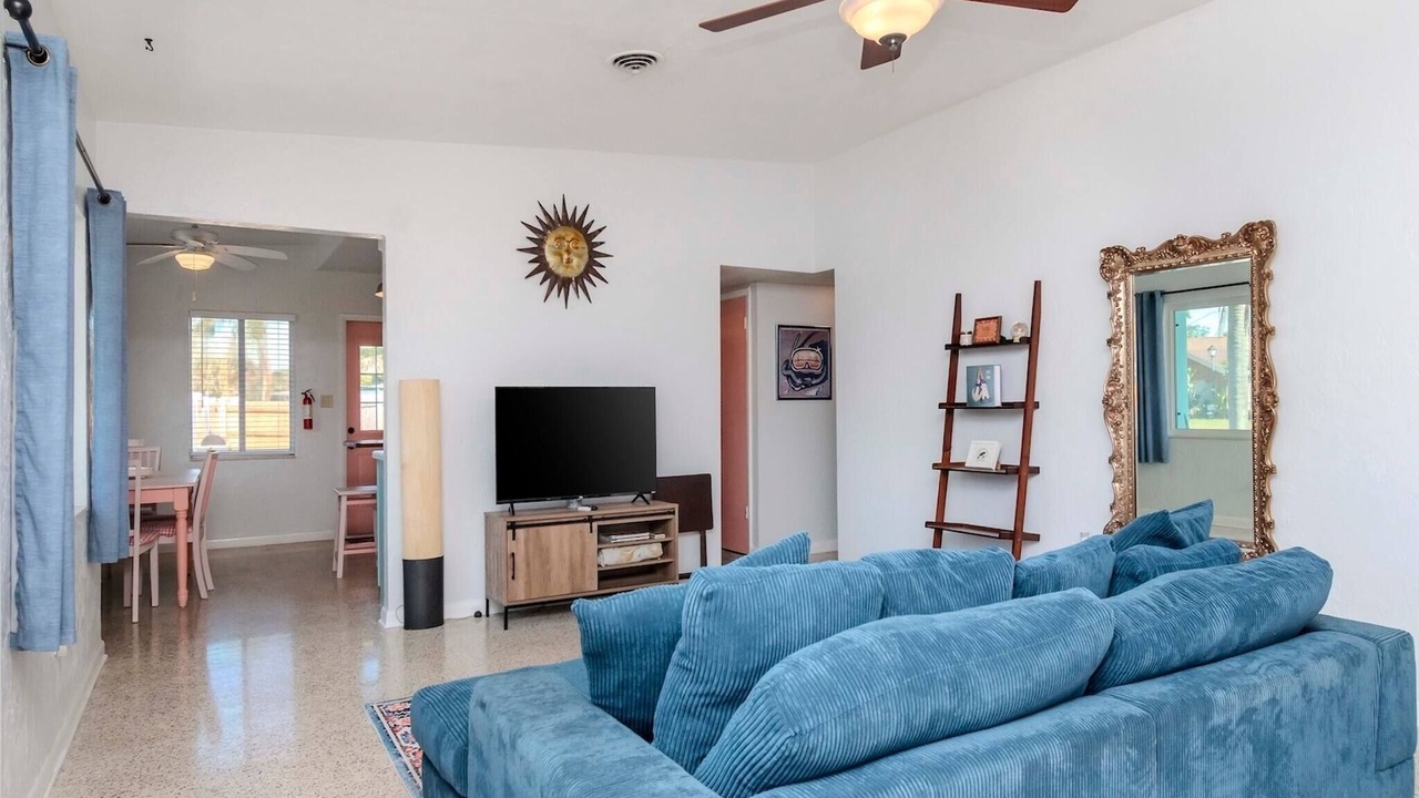 Photo of Livingroom in South Pinellas Community Council
