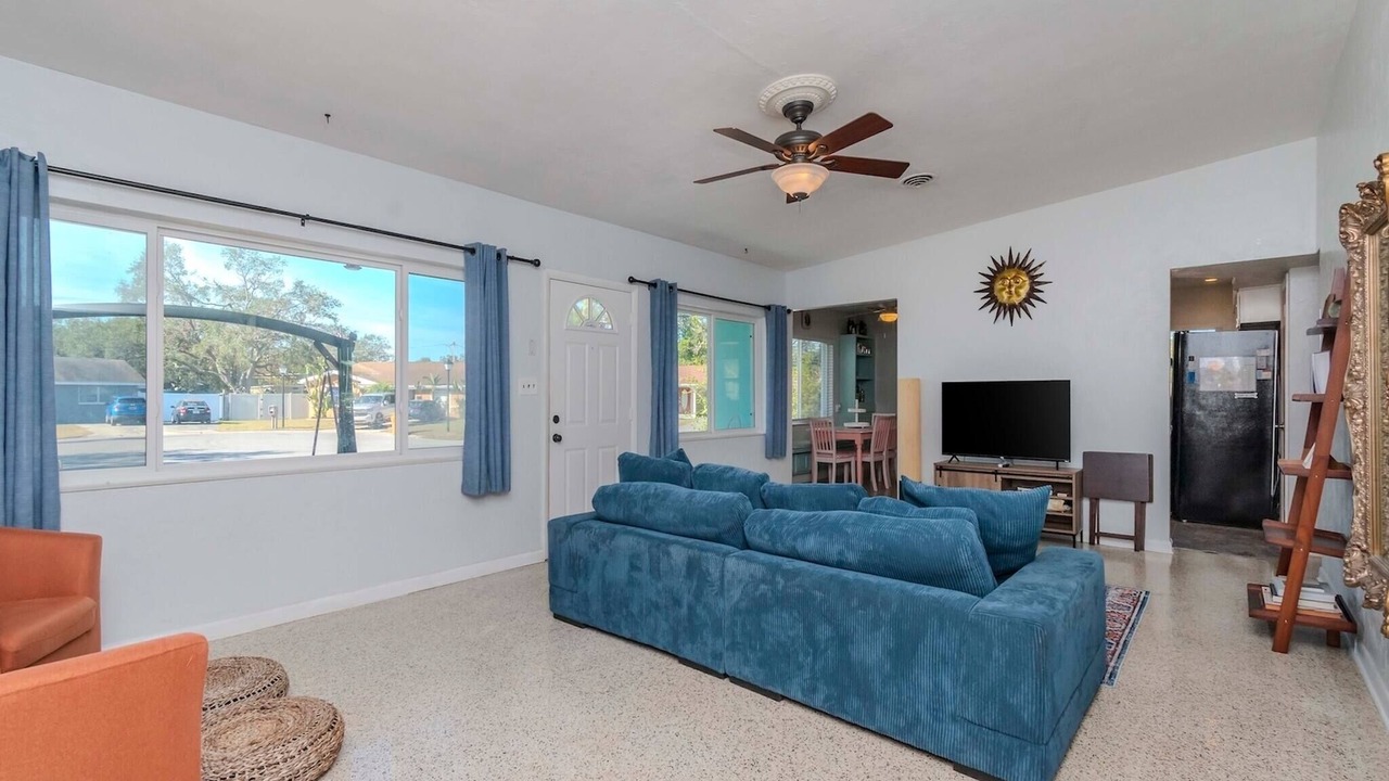 Photo of Livingroom in South Pinellas Community Council