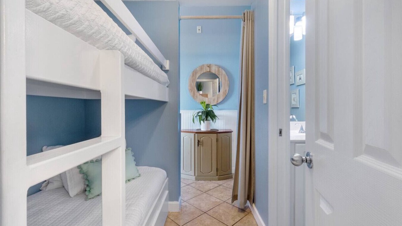 Photo of Bedroom in Gulf Place