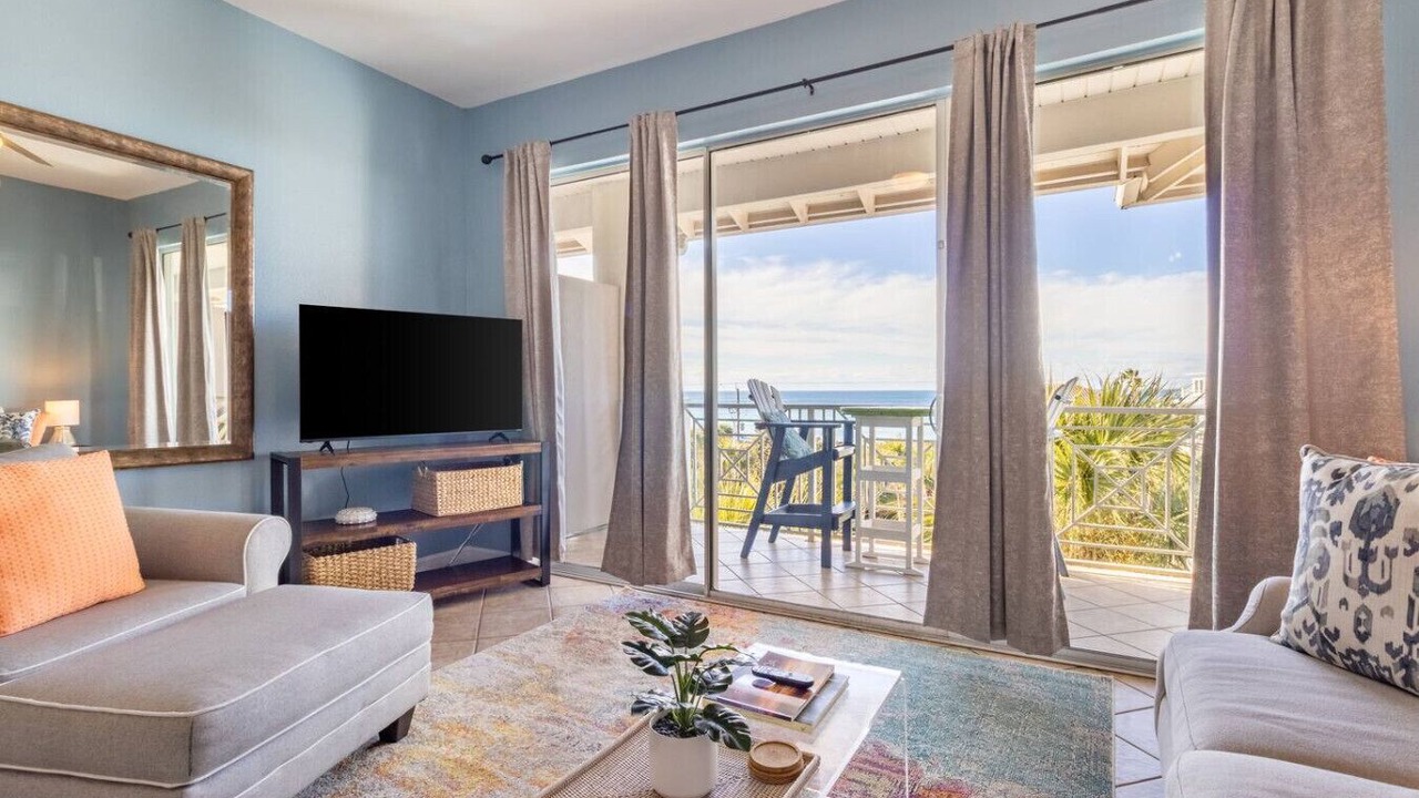 Photo of Livingroom in Gulf Place