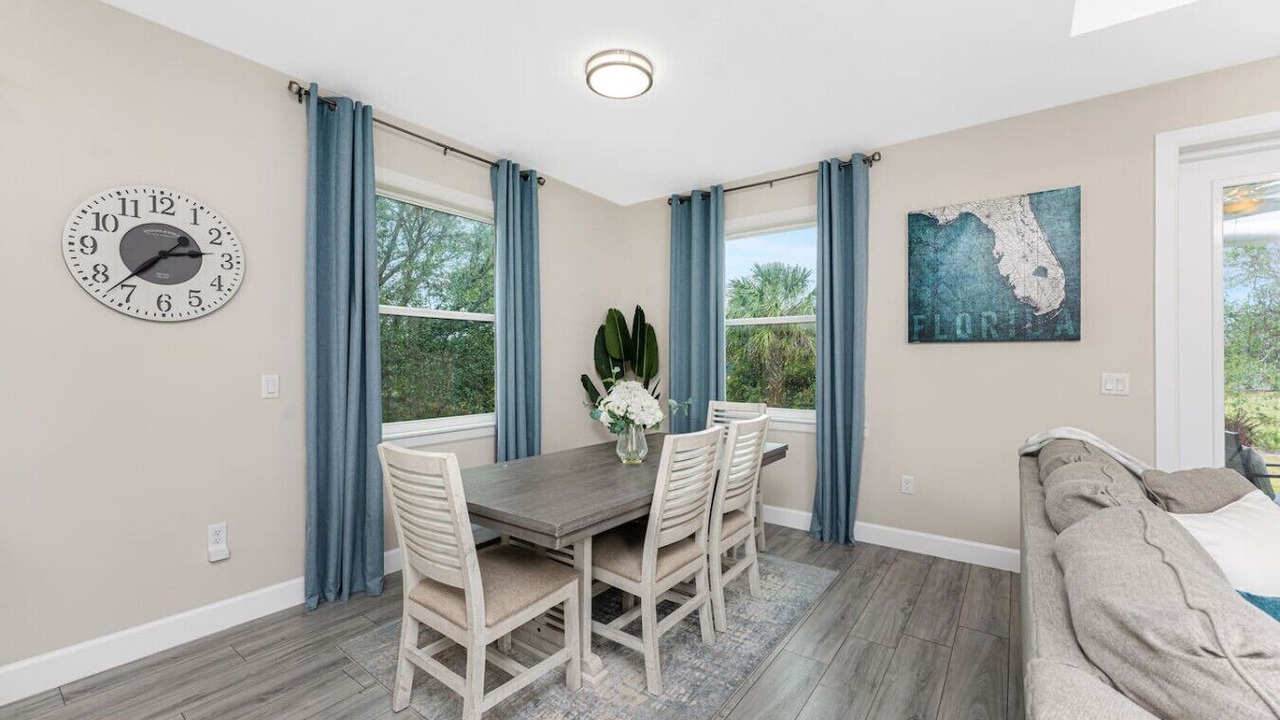 Photo of Livingroom in Englewood East