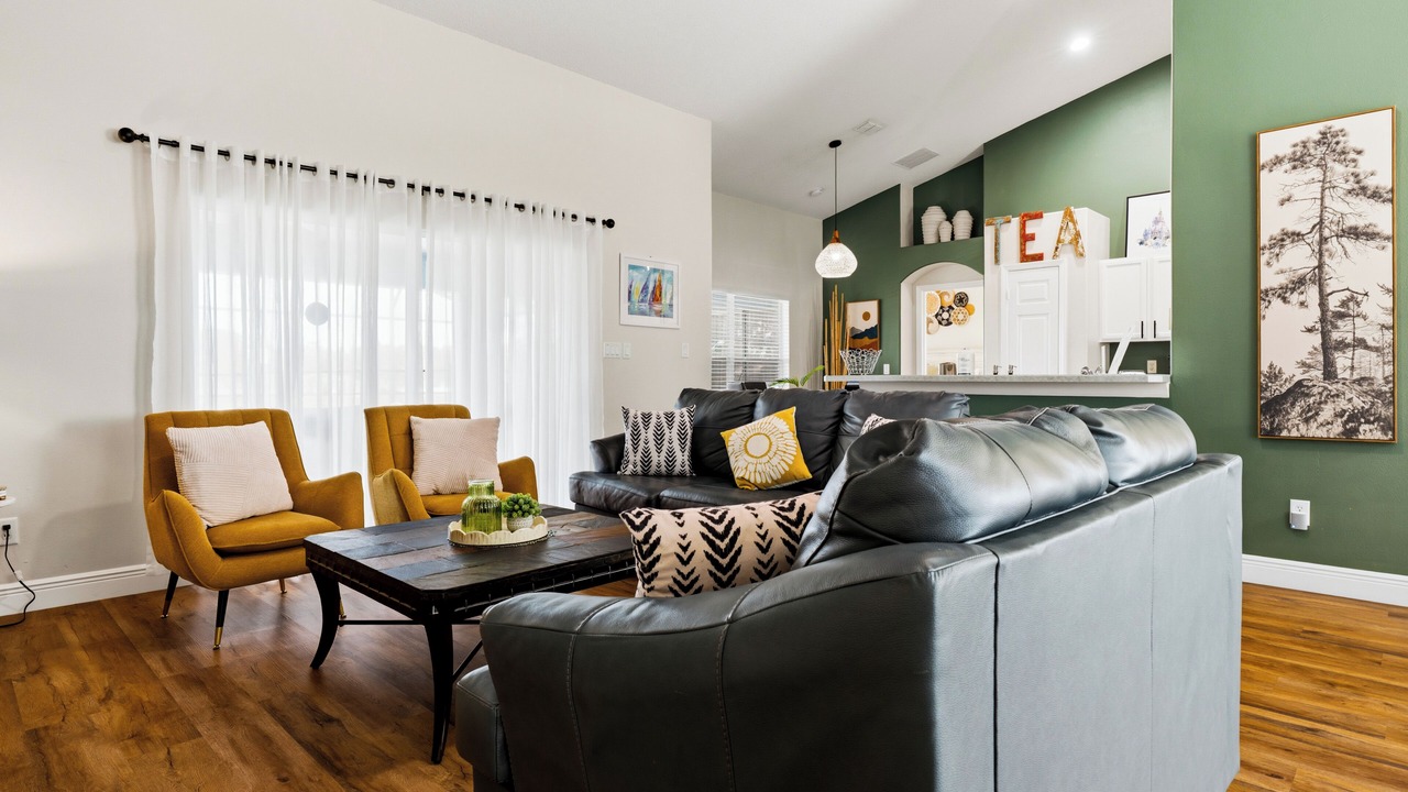 Photo of Livingroom in Orange Tree