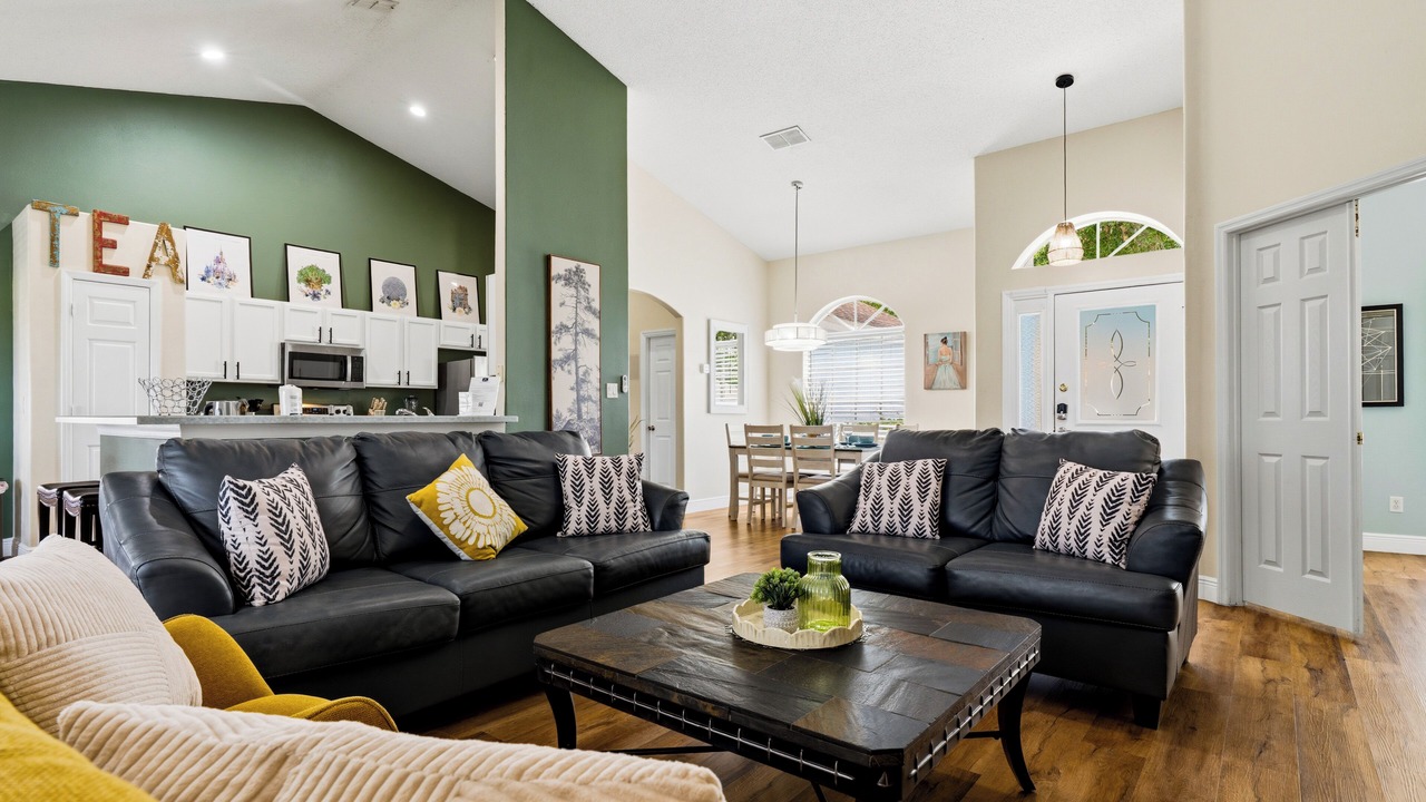 Photo of Livingroom in Orange Tree