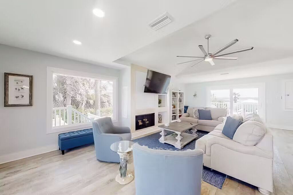 Photo of Livingroom in Crescent Beach