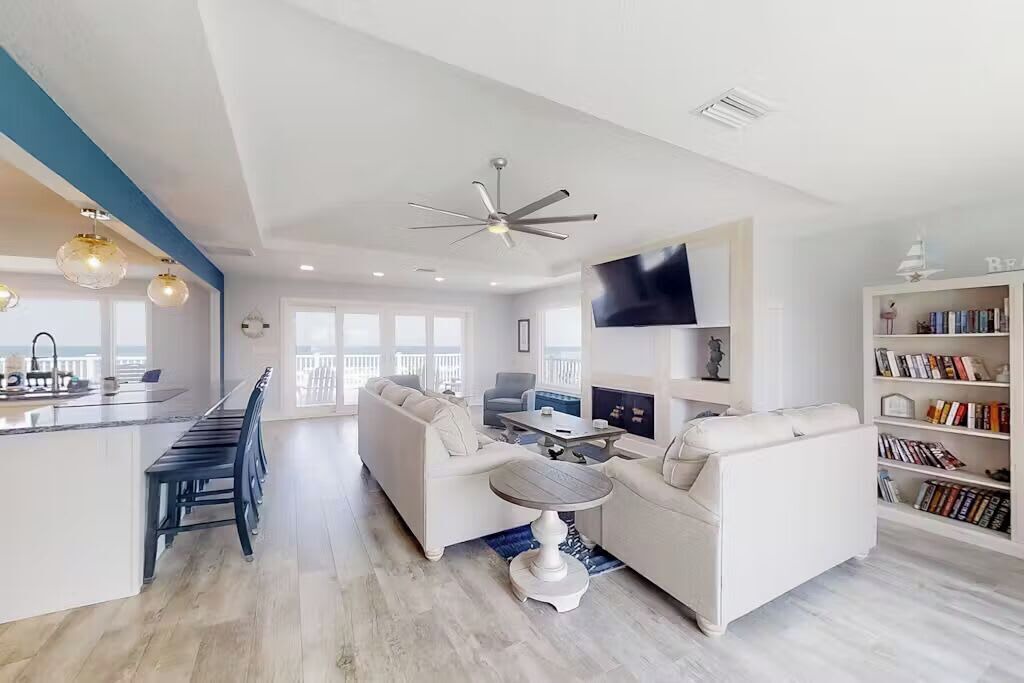 Photo of Livingroom in Crescent Beach