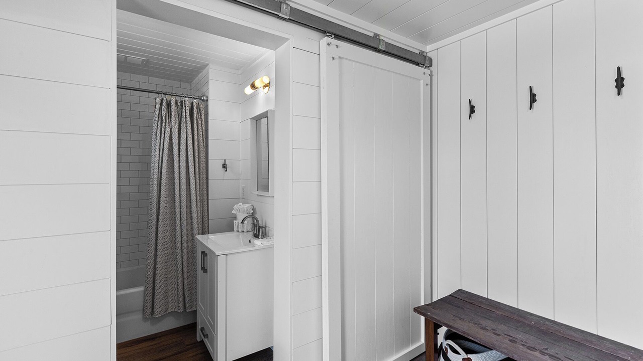 Photo of Bathroom in Gulfview Heights
