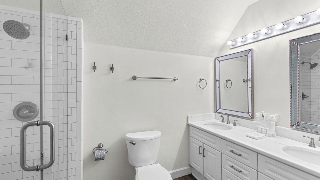 Photo of Bathroom in Gulfview Heights